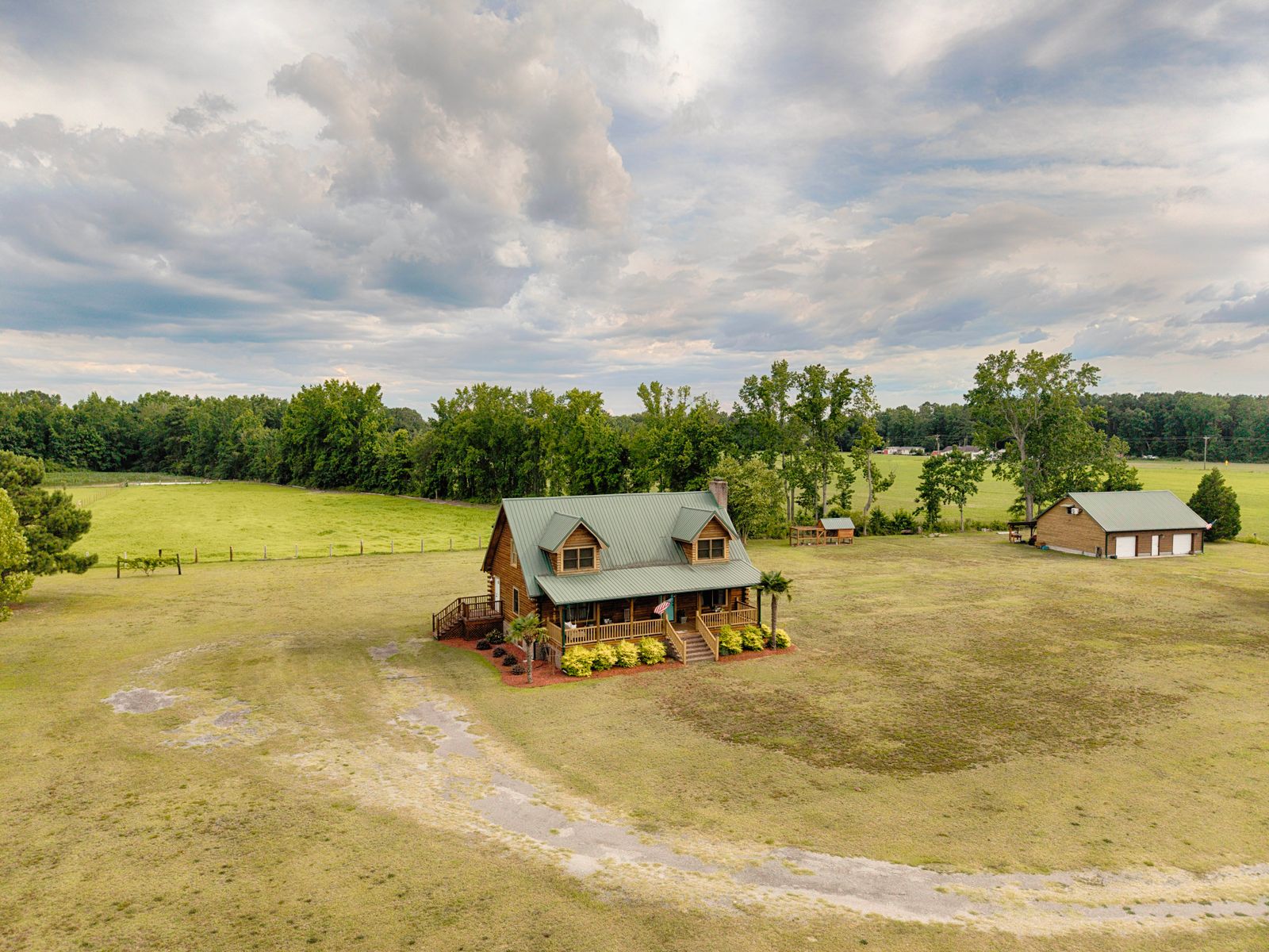 Log cabin on 7.56 acres, Lake City, SC